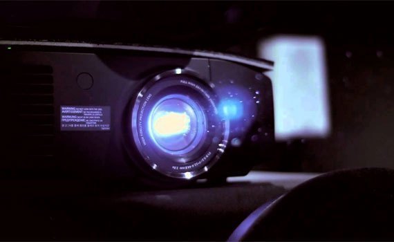 Máy chiếu Panasonic PT-LB330A với bóng đèn tiết kiệm điện năng