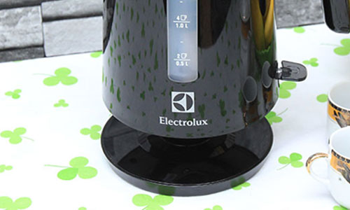 Ấm đun nước Electrolux EEK3505 an toàn khi sử dụng