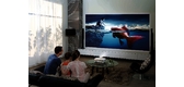 Máy chiếu VS Tivi: Lựa chọn nào phù hợp cho nhu cầu giải trí của gia đình bạn?