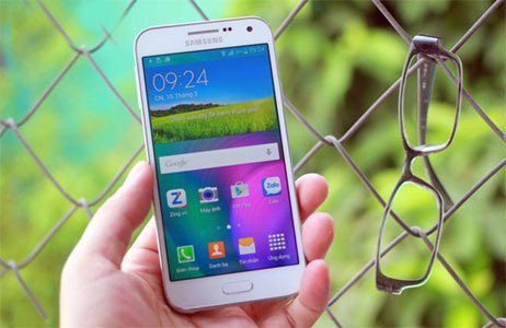 Điện thoại di động Samsung Galaxy J2 màn hình sAMOLED 4.7 inches