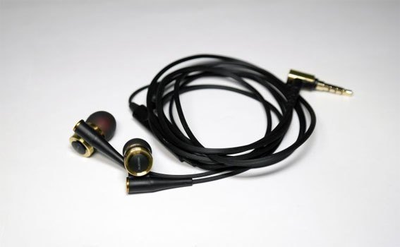 Tai nghe Elecom EHP-CH1000 cho &acirc;m bass mạnh mẽ, cực chất