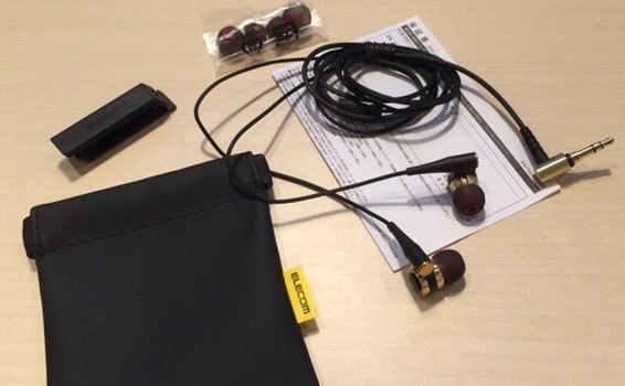 Tai nghe Elecom EHP-CH1000 sủ dụng jack 3.5 th&ocirc;ng dụng