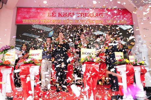 Lễ khai trương mua sắm Nguyễn Kim Bi&ecirc;n H&ograve;a 