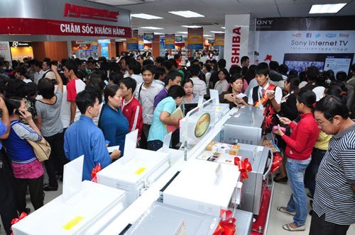 Kh&aacute;ch h&agrave;ng mua m&aacute;y giặt tại Nguyễn Kim Bi&ecirc;n H&ograve;a