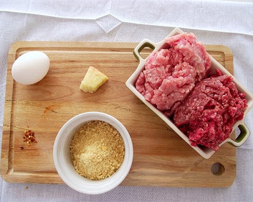 Máy xay thịt Grundig MM6050 rất tiện lợi cho người dùng