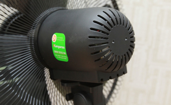 Quạt phun sương Kangaroo KG558 có động cơ bền bỉ