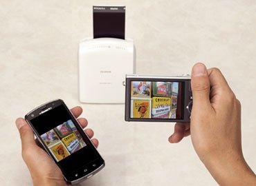 M&aacute;y ảnh cầm tay Fujifilm XQ2 chia sẻ kh&ocirc;ng d&acirc;y