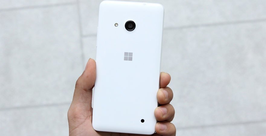 Điện thoại Microsoft Lumia 550 thiết kế nhỏ gọn, cứng c&aacute;p