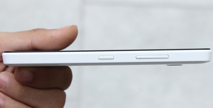 Điện thoại Microsoft Lumia 550 sử dụng chip 4 nh&acirc;n, RAM 1 GB