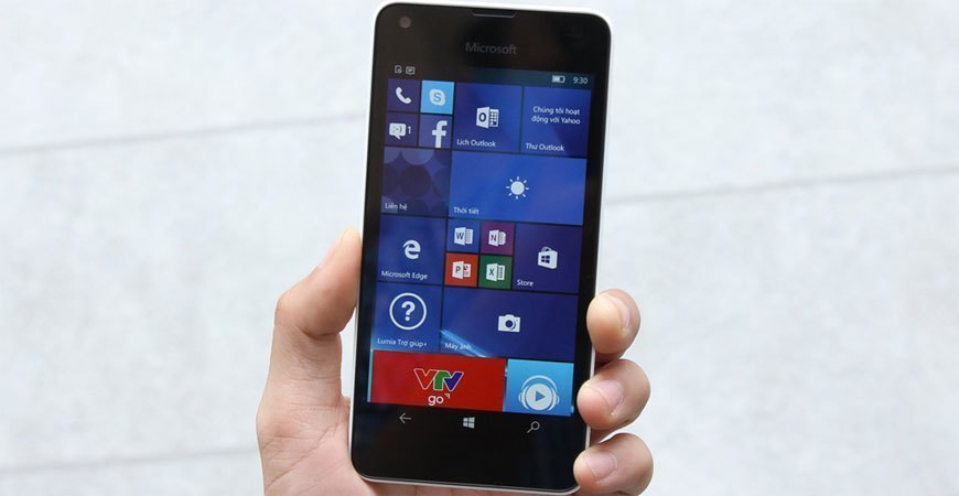 Điện thoại Microsoft Lumia 550 trang bị m&agrave;n h&igrave;nh HD 4.7 inches