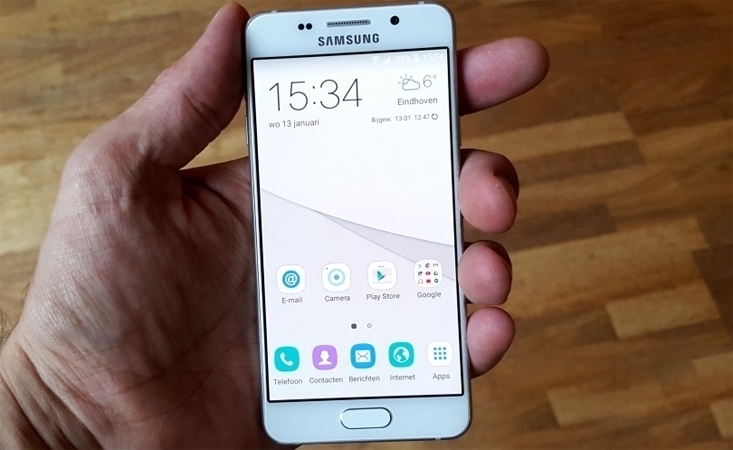 Điện thoại Samsung Galaxy A3 2016 với màn hình Super AMOLED sắc nét