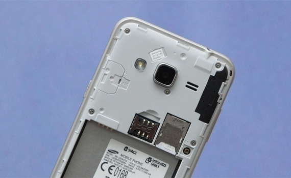 Điện thoại Samsung Galaxy J3 trang bị 2 sim 2 sóng