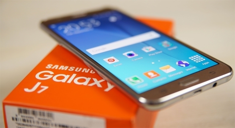 Điện thoại Samsung Galaxy J7 2016 màn hình Super AMOLED 5.5 inches