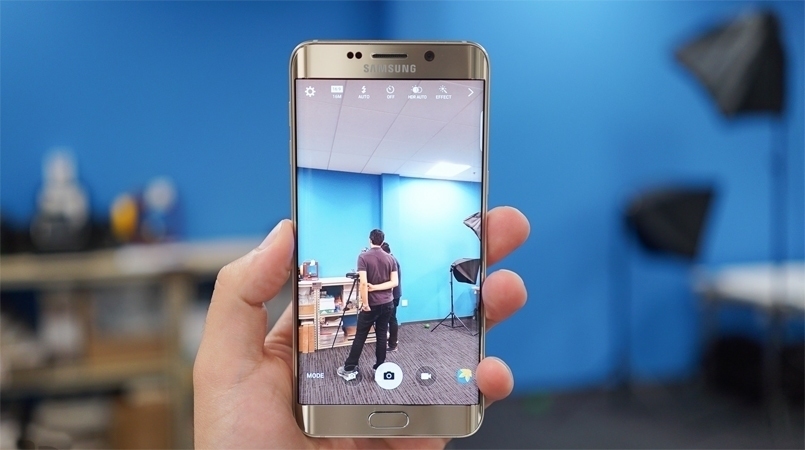 Điện thoại Samsung Galaxy S7 trang bị camera cao cấp