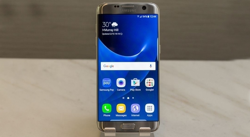 Điện thoại Samsung Galaxy S7 với m&agrave;n h&igrave;nh Super AMOLED cực n&eacute;t