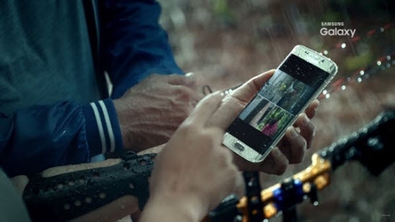 Điện thoại Samsung Galaxy S7 kháng nước và bụi