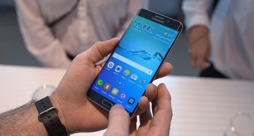 Điện thoại Samsung Galaxy S7 Edge trang bị bảm biến v&acirc;n tay