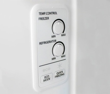 Tủ lạnh Toshiba GR-TG46VPDZ (XK) có bảng điều khiển bên hông