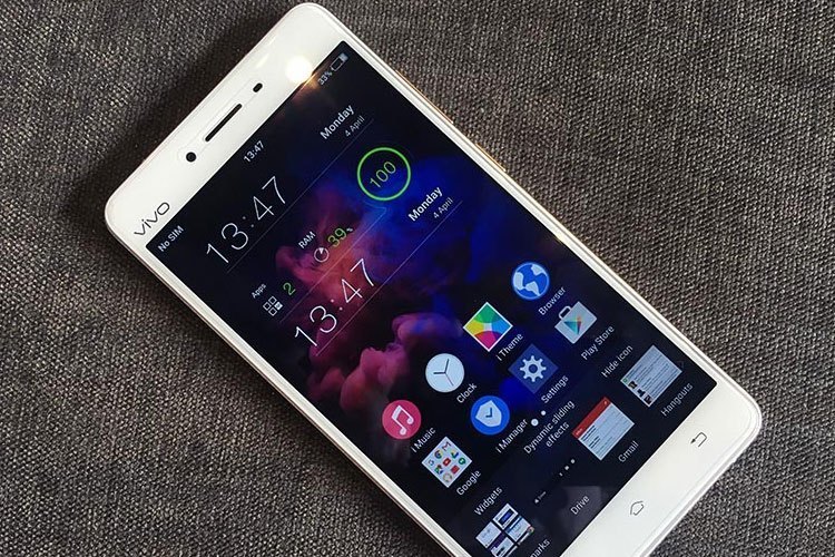 Màn hình 5 inch mặt kính cong trên điện thoại Vivo V3 Max 