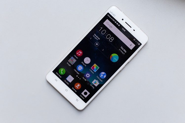 Màn hình 5 inch mặt kính cong trên điện thoại Vivo V3