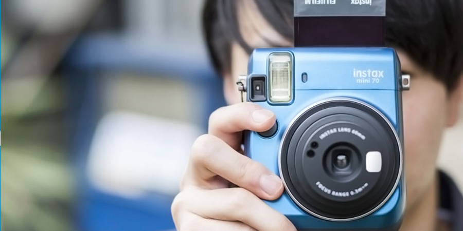 Máy chụp ảnh lấy liền Fuji Instax Mini 70 xanh sử dụng bền tốt