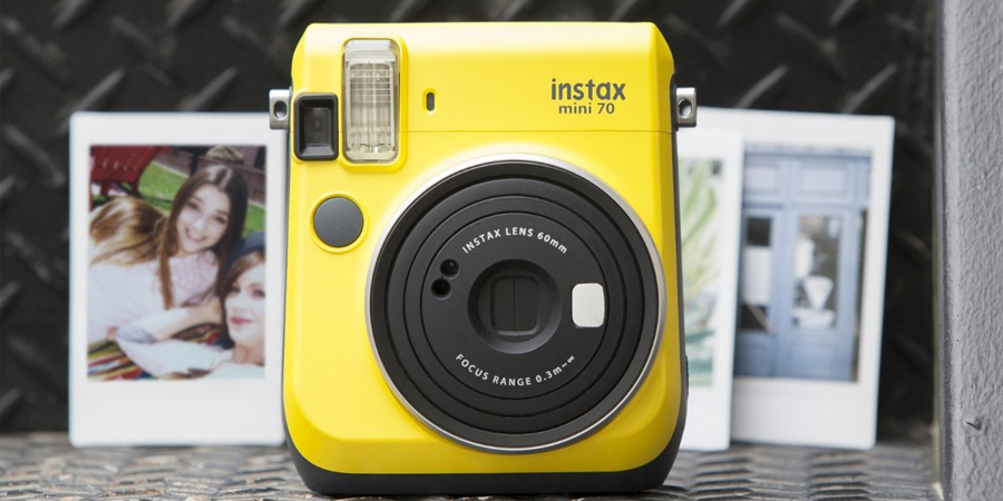 M&aacute;y chụp ảnh lấy liền Fuji Instax Mini 70 v&agrave;ng c&oacute; đ&egrave;n flash