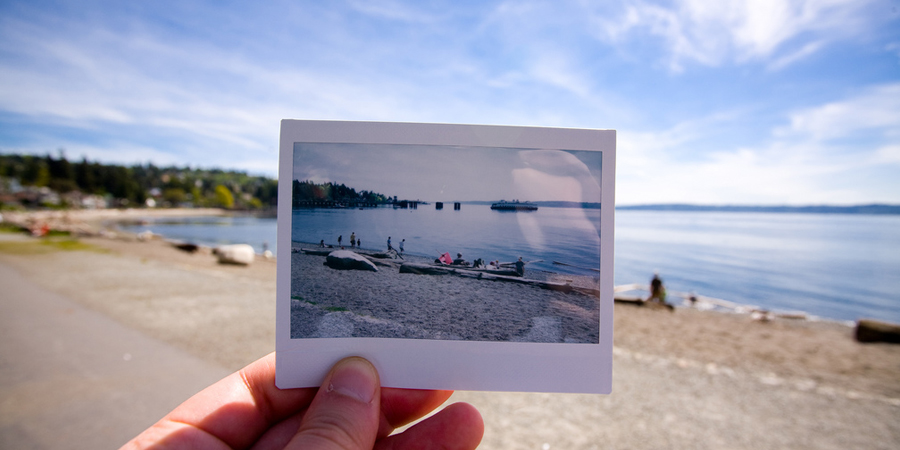 M&aacute;y chụp ảnh lấy liền Fuji Instax Mini 70 v&agrave;ng chụp ảnh đẹp hơn