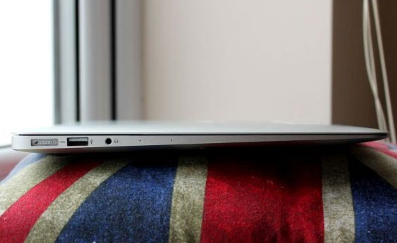 Laptop Apple Macbook Air MMGF2ZP/A đa kết nối