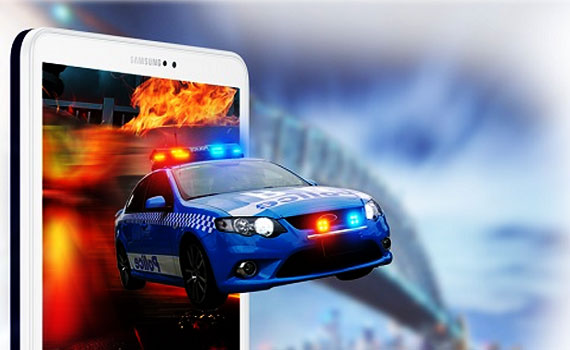 Máy tính bảng Samsung Galaxy Tab A T585 màu trắng hoạt động mượt mà.