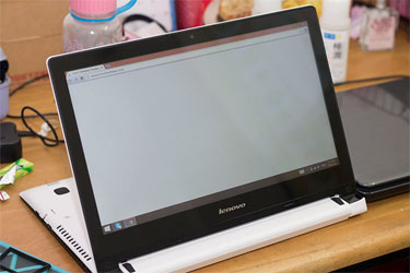 Máy tính xách tay Lenovo Ideapad Flex 2 màu trắng đầy sang trọng