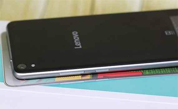 Thiết kế máy tính bảng Lenovo Phab PB1-750M chắc tay khi cầm.