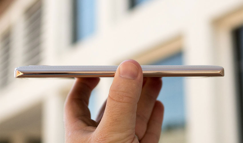 Điện thoại LG V10 White bền bỉ với chất liệu cao cấp