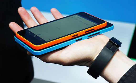 Đi&ecirc;n thoại Microsoft Lumia 640 với hệ điều h&agrave;nh Windows Phone 8.1