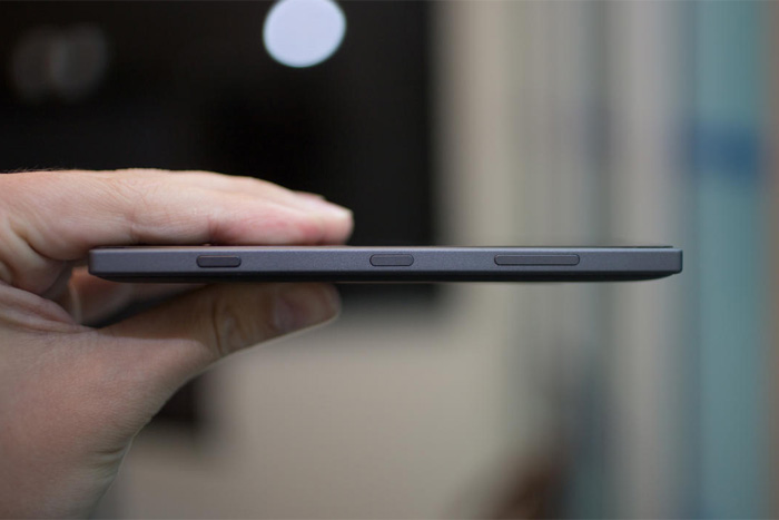 Nokia Lumia 830 m&agrave;u đen sở hữu bộ vi xử l&yacute; l&otilde;i tứ Qualcomm Snapdragon 400 1.2 GHz