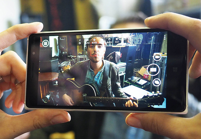 Nokia Lumia 830 m&agrave;u đen sở hữu camera PureView 10 MP với c&ocirc;ng nghệ chống rung quang học OIS