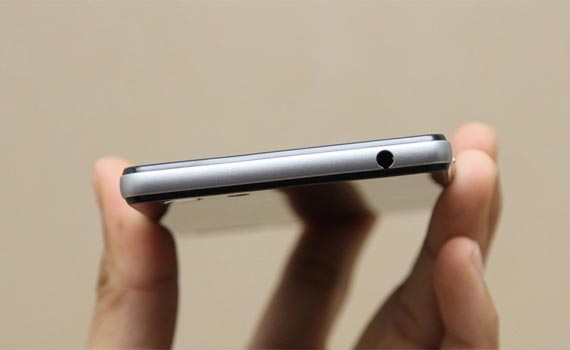 Điện thoại di động Oppo Neo 7 A33W trang bị chip 4 nh&acirc;n, RAM 1 GB
