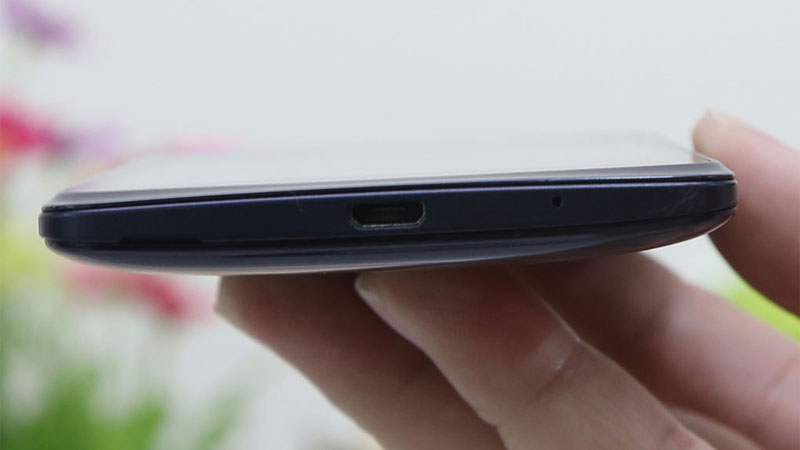 Điện thoại Oppo Yoyo R2001 m&agrave;u đen sử dụng 2 sim