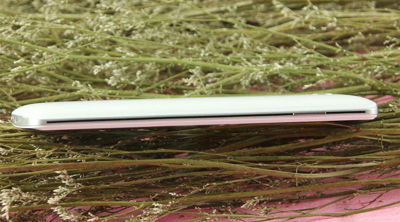 Điện thoại Oppo Yoyo R2001 m&agrave;u trắng thiết kế gọn nhẹ