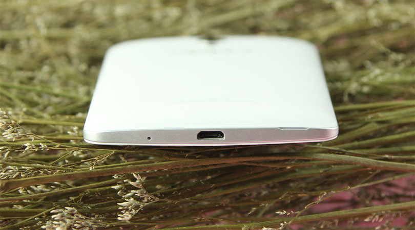 Điện thoại Oppo Yoyo R2001 m&agrave;u trắng sử dụng 2 sim