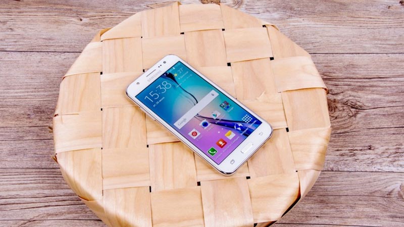 Cấu hình của Galaxy J5 khá ổn trong mức giá tầm trung
