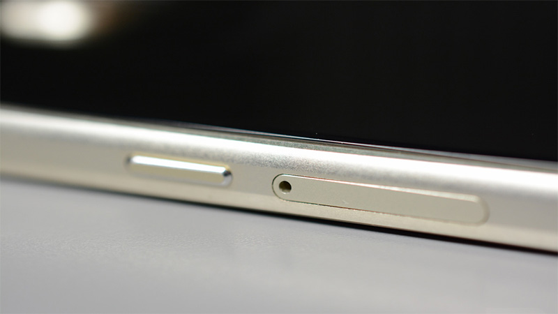 Điện thoại Samsung Galaxy S6 gold thiết kế kim loại nguy&ecirc;n khối