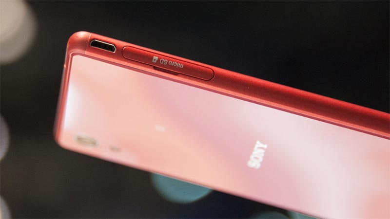 Điện thoại Sony Xperia M4 Aqua m&agrave;u đỏ thiết kế trẻ trung