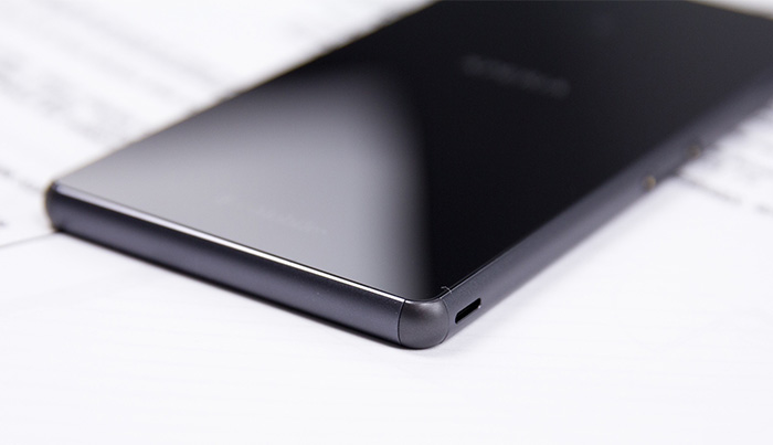 Sony Xperia Z3 khung viền kim loại, mặt lưng k&iacute;nh cường lực
