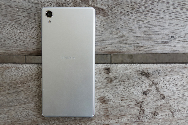 Điện thoại Sony Xperia X white thiết kế kim loại nguyên khối