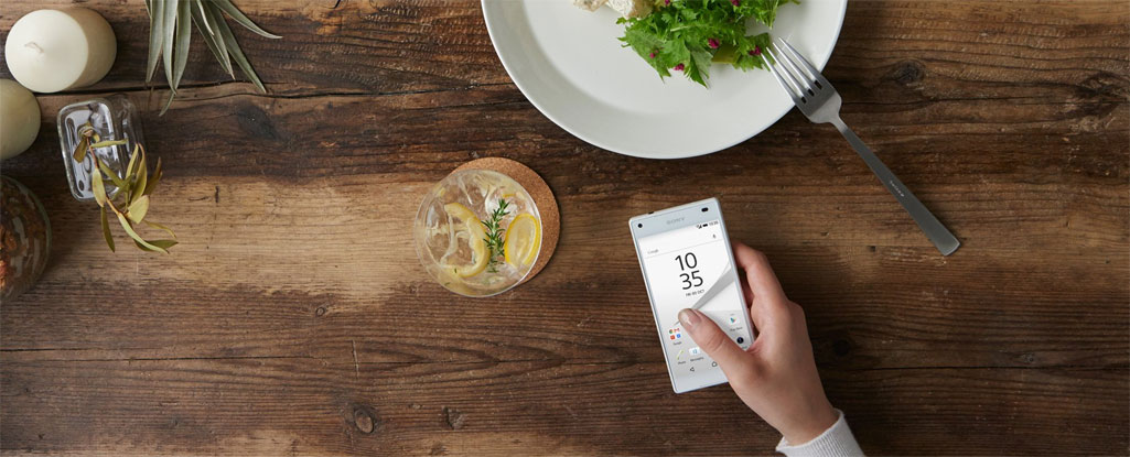 Sony Xperia Z5 Compact White m&agrave;n h&igrave;nh 4.6 inch