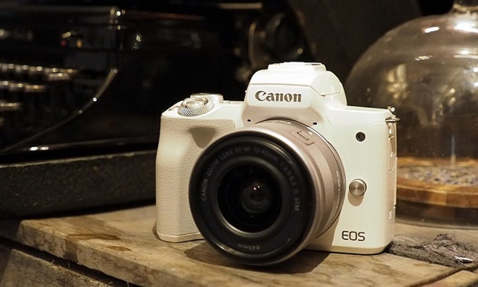 Máy ảnh Canon EOS M50 KIT 15-45mm màu trắng thiết kế hiện đại
