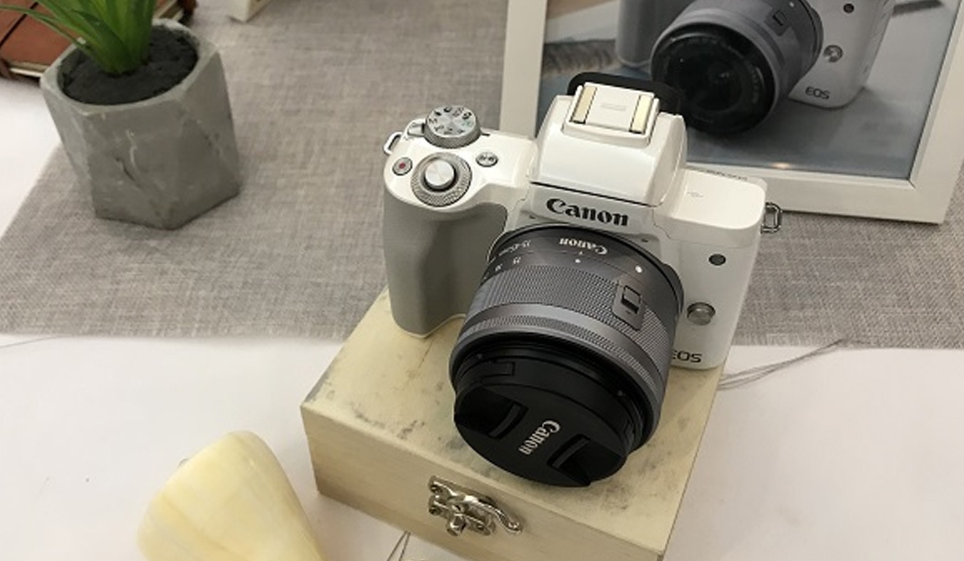 Máy ảnh Canon EOS M50 KIT 15-45mm màu trắng toàn diện