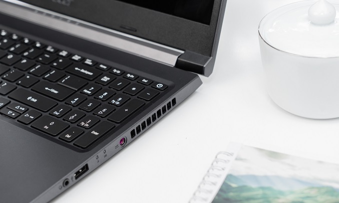 Laptop Acer Aspire 7 A715-41G-R150 R7-3750H 15.6 inch NH.Q8SSV.004 - Cổng kết nối