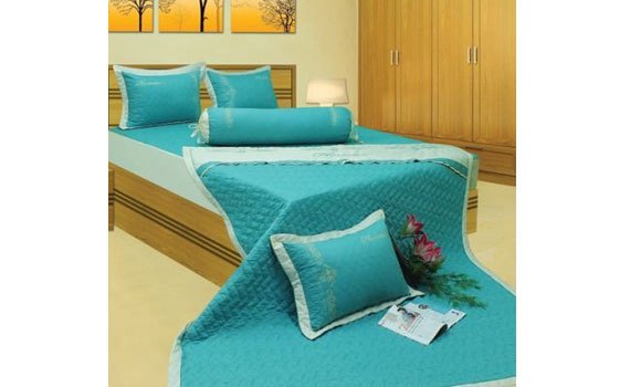 Bộ chăn drap gối Hometex bọc màu thêu cao cấp 1.8X2M) được làm từ chất liệu cao cấp