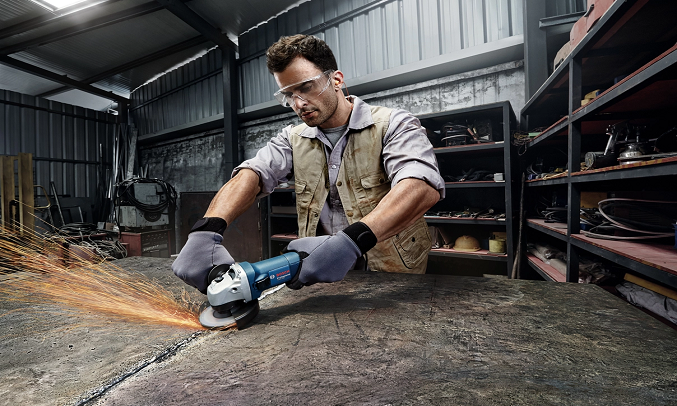 Máy mài góc Bosch GWS 060 - Thiết kế nhỏ gọn, dễ dàng thao tác